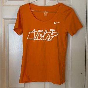 I’m selling a Nike Tennessee Volunteers tee